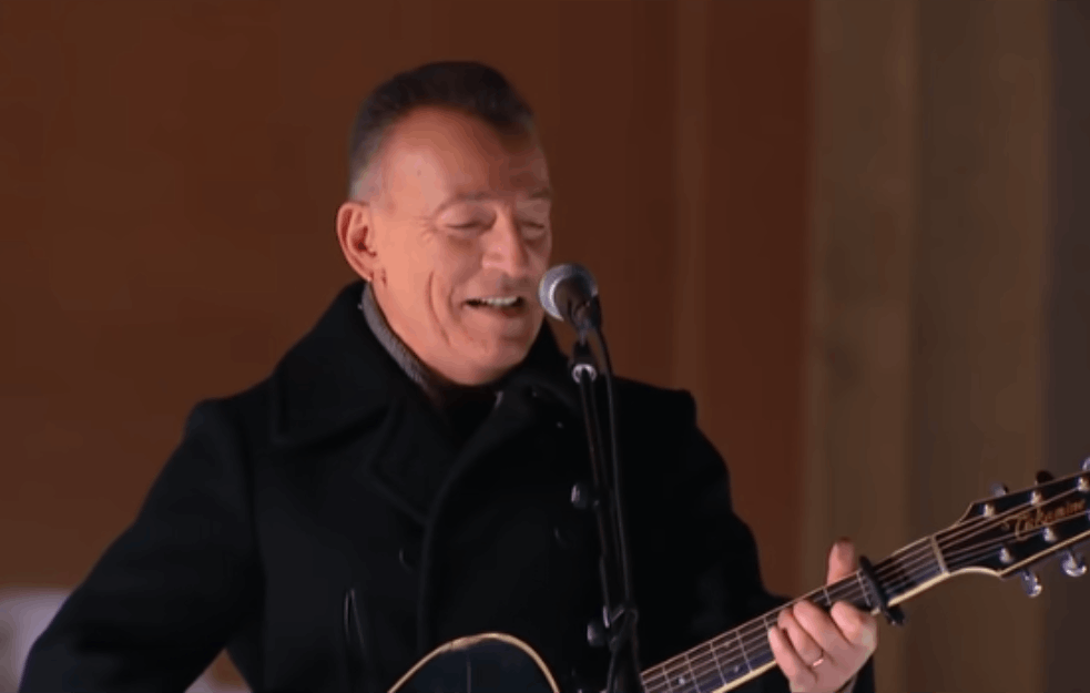 VAKCINISANI SA OVOM VAKCINOM NEĆE MOĆI DA UĐU NA KONCERT BRUSA SPRRINGSTINA: Šok za BOSOVE fanove! (VIDEO) 